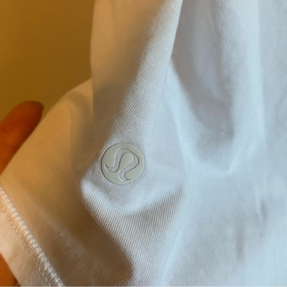 Lululemon Anahatasana Short Sleeve Tee in White Size 4 - Picture 6 of 6